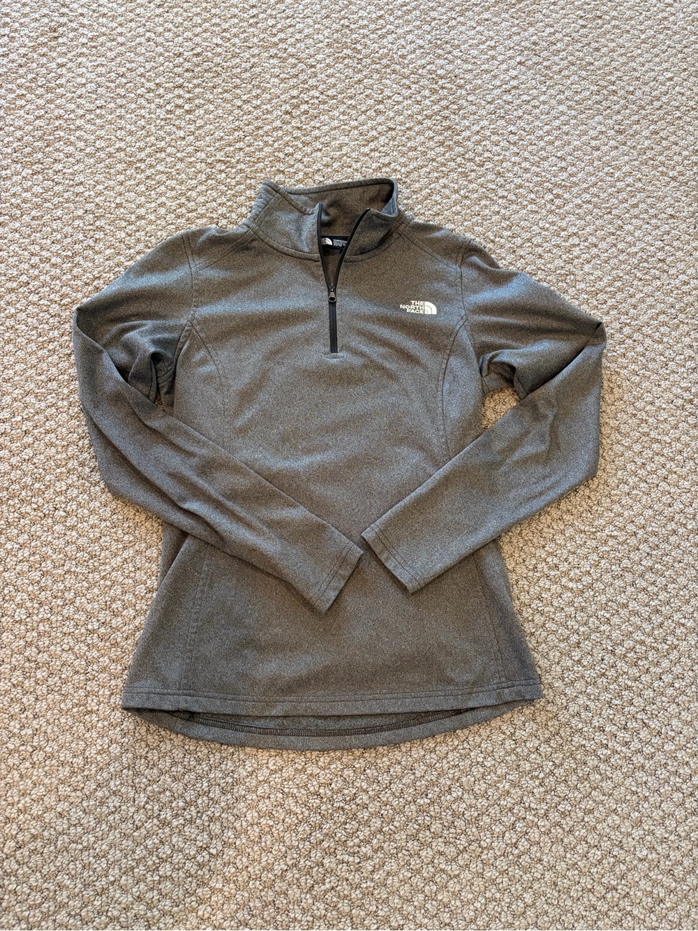 The North Face Women's Gray Quarter-Zip Fleece Pullover